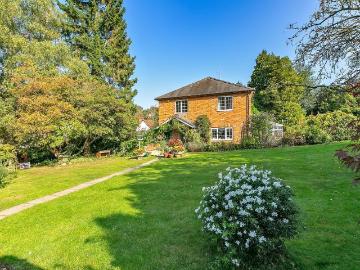 4 bedroom detached house to rent