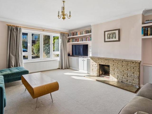 4 bedroom detached house to rent