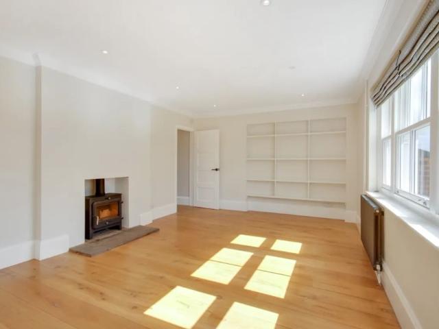 4 bedroom detached house to rent