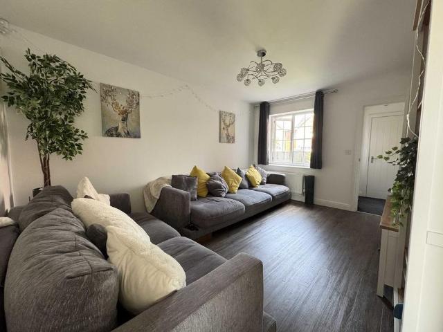 4 bedroom detached house to rent