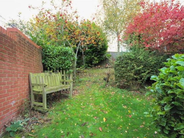 4 bedroom detached house to rent