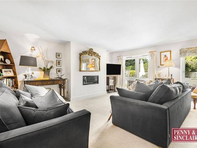 4 bedroom detached house to rent