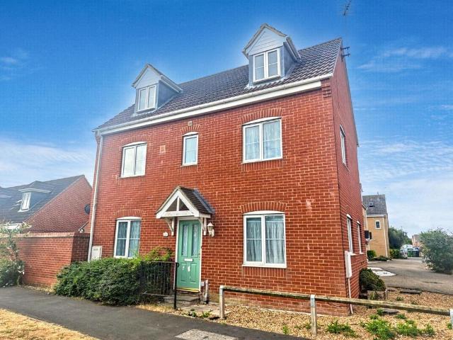 4 bedroom detached house to rent