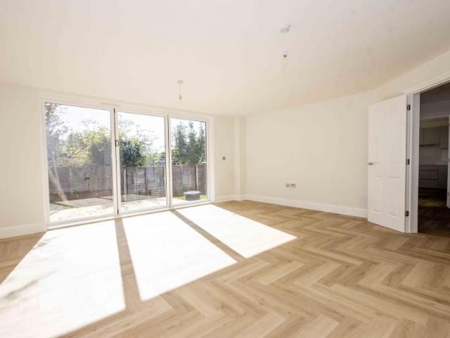 4 bedroom detached house to rent