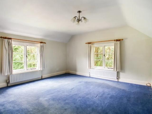 4 bedroom detached house to rent