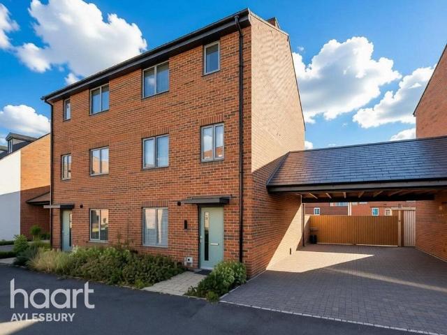 4 bedroom detached house to rent