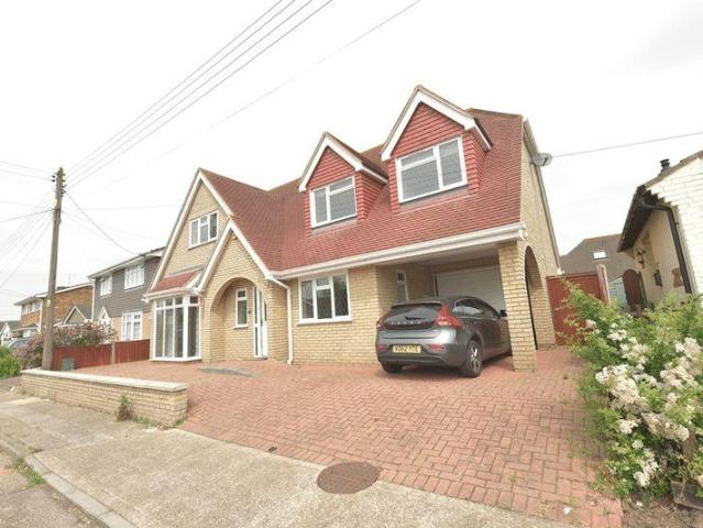 4 bedroom detached house to rent