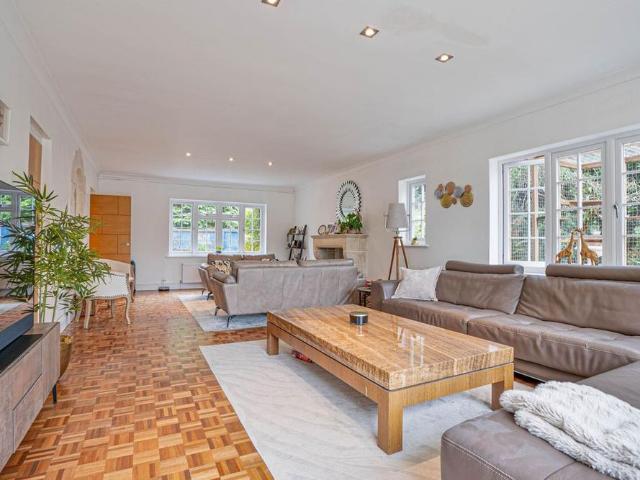 4 bedroom detached house to rent