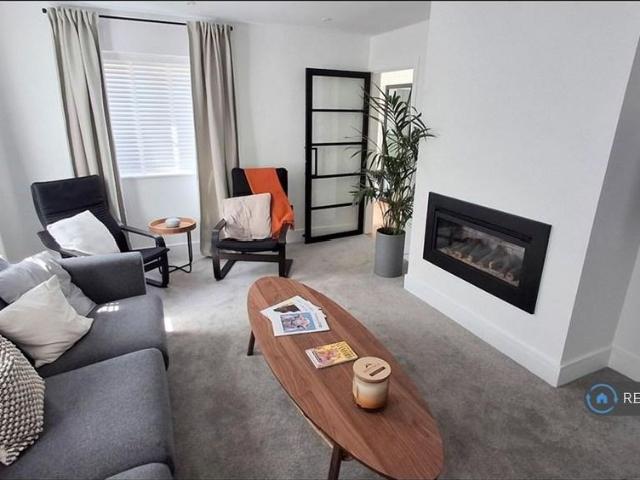 4 bedroom detached house to rent