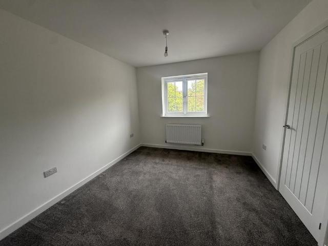 4 bedroom detached house to rent