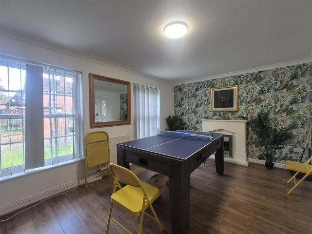4 bedroom detached house to rent