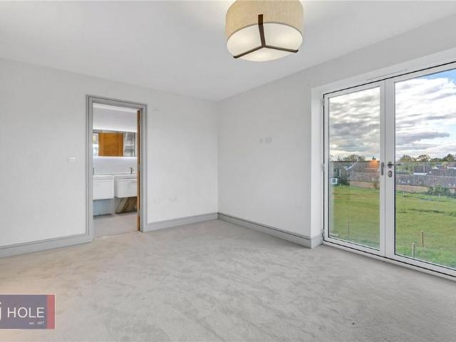4 bedroom detached house to rent