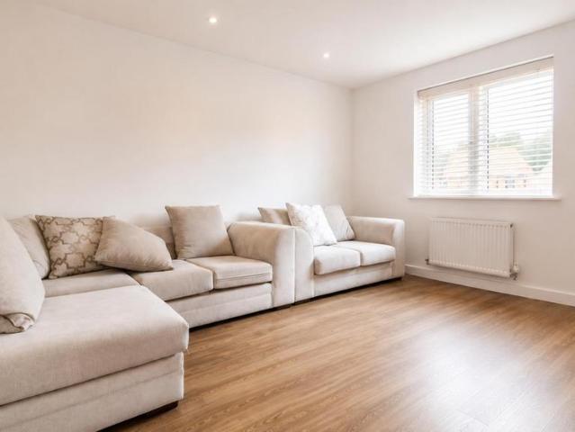 4 bedroom detached house to rent