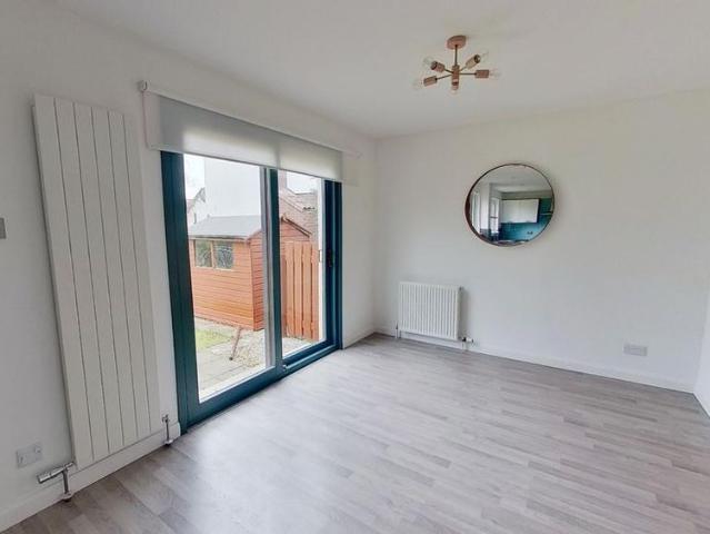 4 bedroom detached house to rent