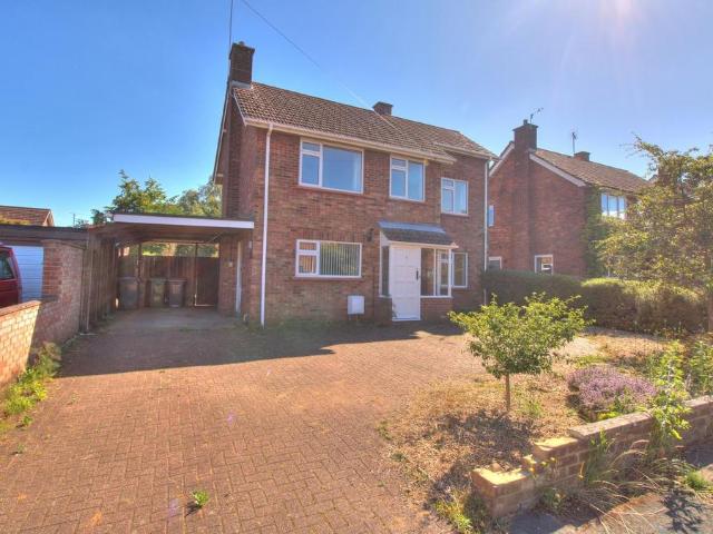 4 bedroom detached house to rent