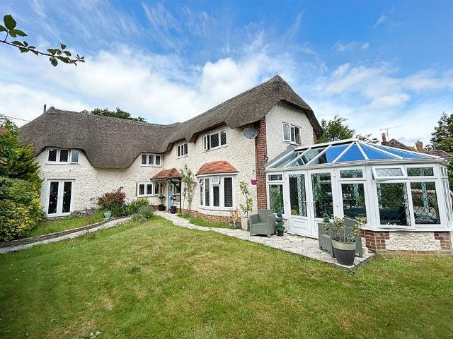 4 bedroom detached house to rent
