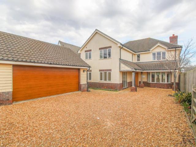 4 bedroom detached house to rent