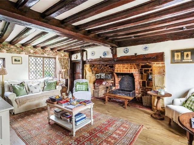 4 bedroom detached house to rent