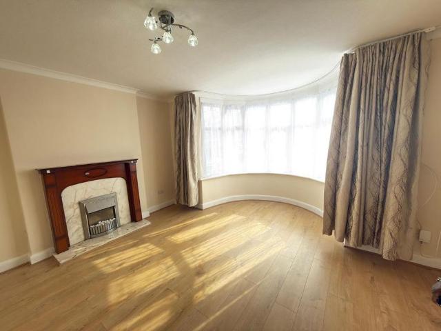 4 bedroom detached house to rent