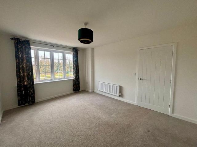 4 bedroom detached house to rent