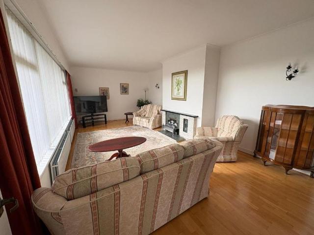 4 bedroom detached house to rent