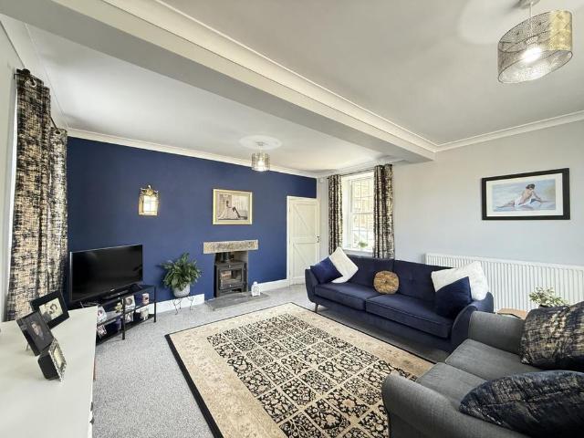 4 bedroom detached house to rent