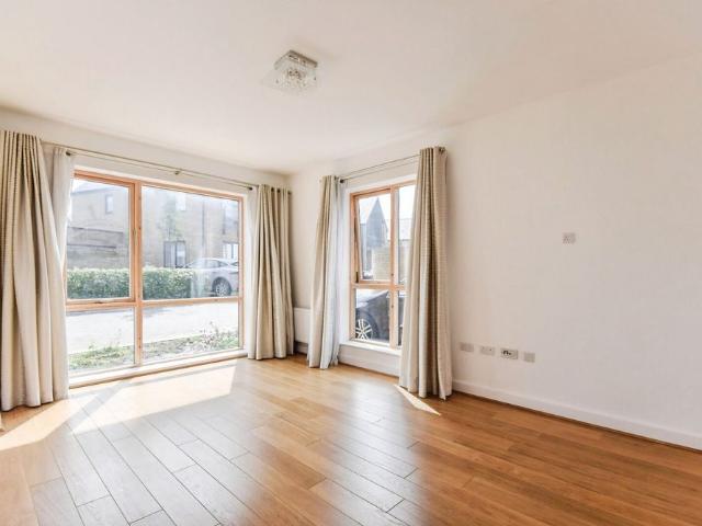 4 Bedroom Detached House To Rent