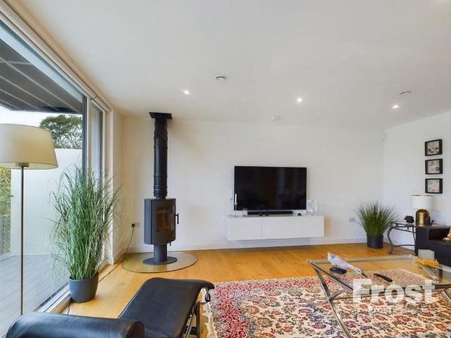 4 bedroom detached house to rent