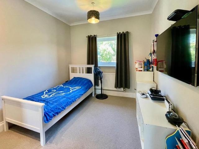 4 bedroom detached house to rent