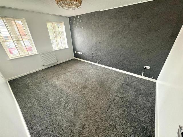 4 bedroom detached house to rent