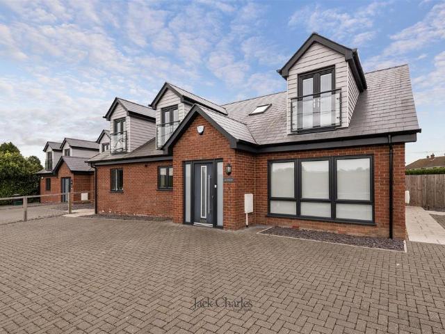 4 bedroom detached house to rent