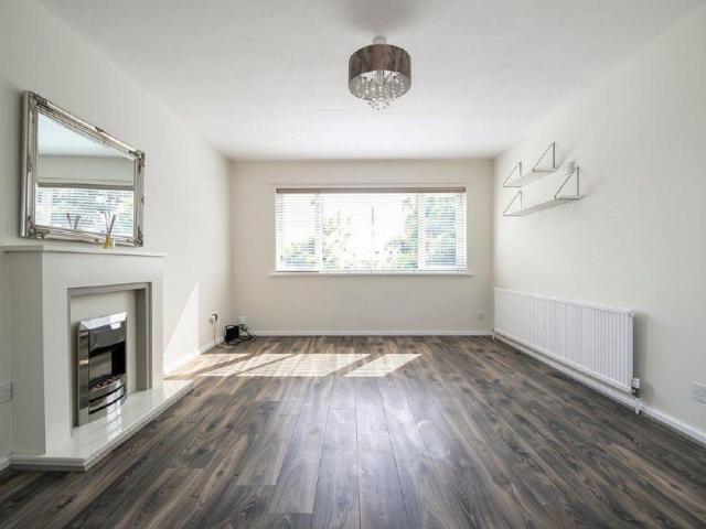 4 bedroom detached house to rent