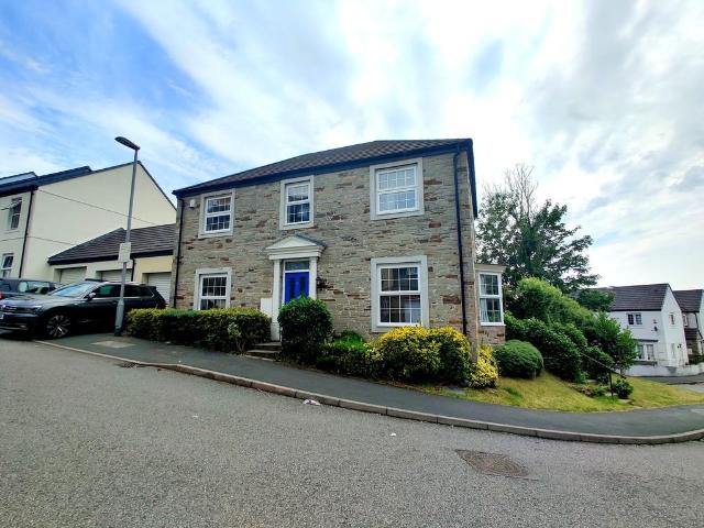 4 bedroom detached house to rent