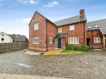 4 bedroom detached house to rent