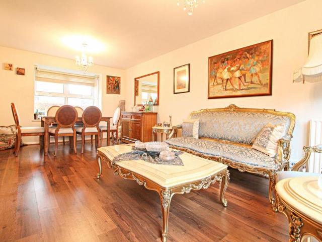 4 bedroom detached house to rent
