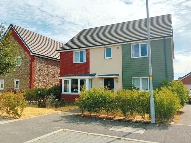 4 bedroom detached house to rent