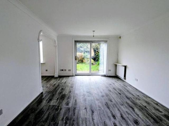 4 bedroom detached house to rent
