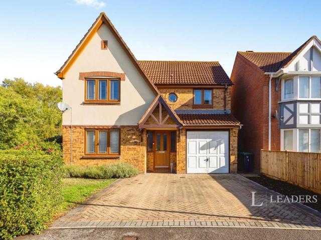 4 bedroom detached house to rent