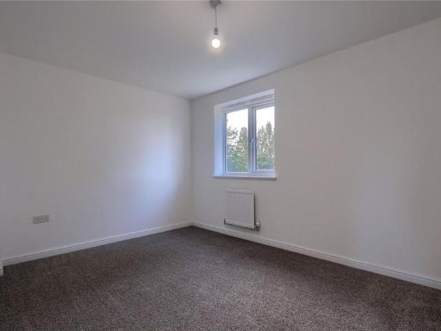 4 bedroom detached house to rent