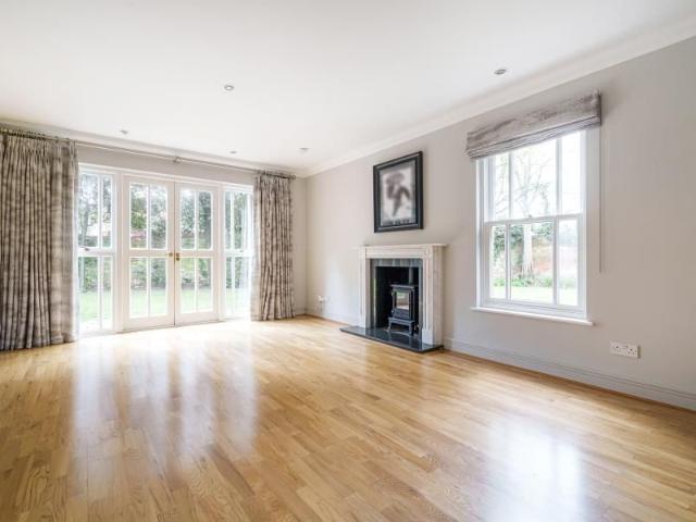 4 bedroom detached house to rent