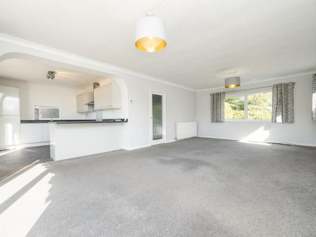 4 bedroom detached house to rent
