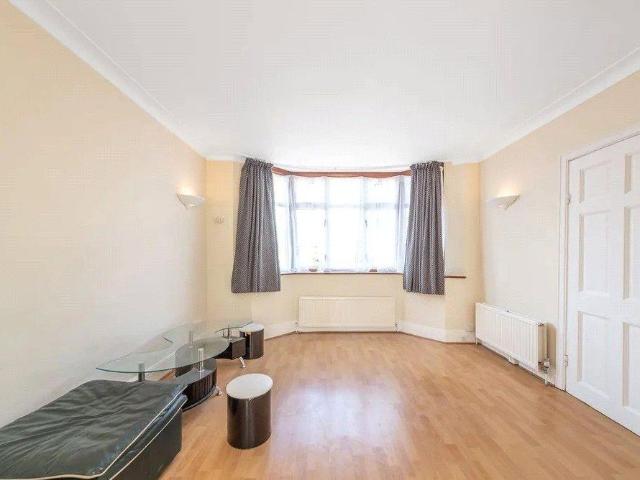 4 bedroom detached house to rent