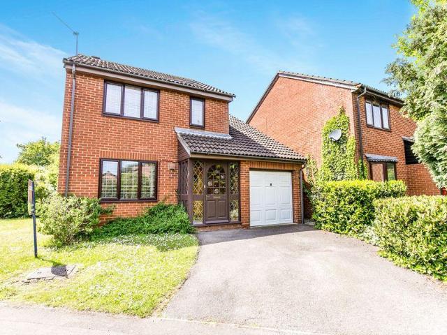 4 bedroom detached house to rent