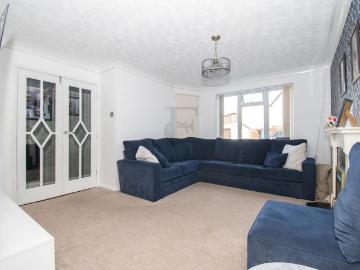 4 bedroom detached house to rent