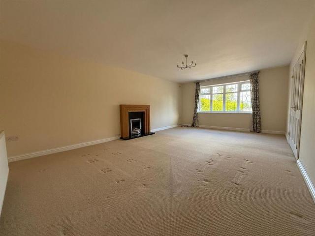 4 bedroom detached house to rent