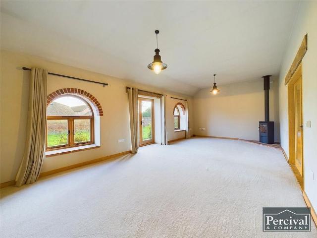 4 bedroom detached house to rent