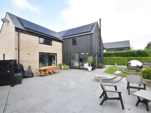 4 bedroom detached house to rent