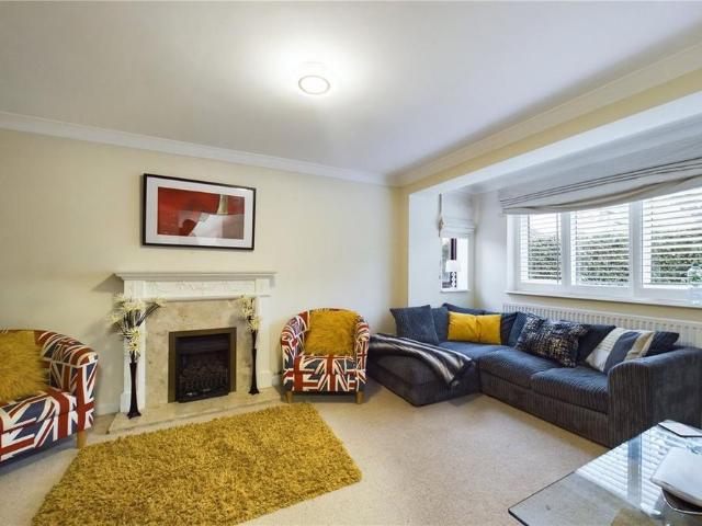 4 bedroom detached house to rent