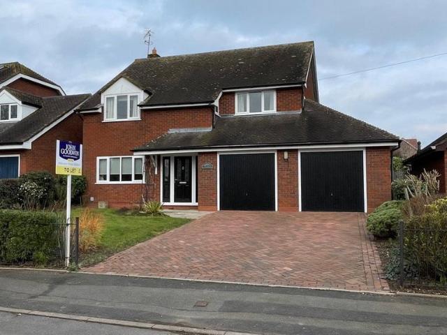 4 bedroom detached house to rent