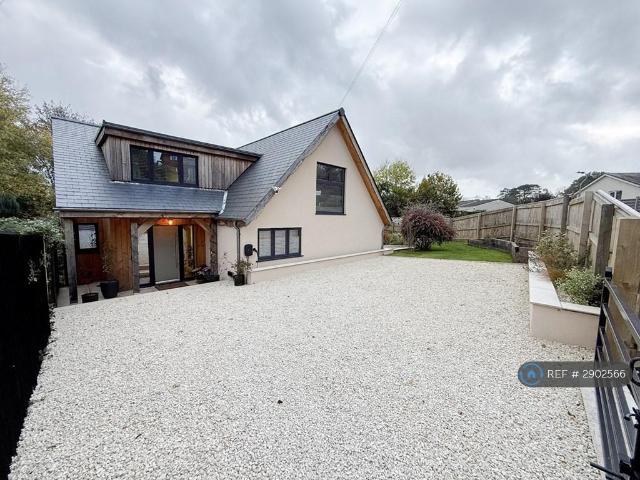 4 bedroom detached house to rent